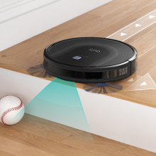 Robot aspiradora de piso Eufy evitando caídas gracias a sus sensores